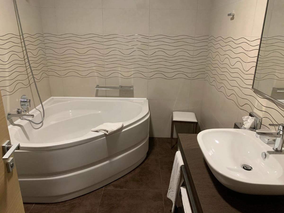 Turin Airport Hotel & Residence سان فرانشيسكو أل كامبو المظهر الخارجي الصورة